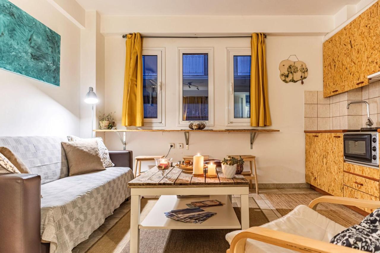 Downtown Central Suite With Private Parking Kalamata Exterior foto